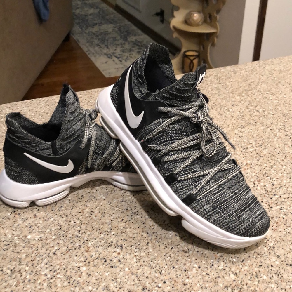 KD Nike Basketball shoes Size 9 Worn for 1 month